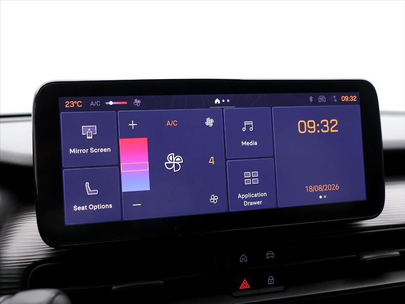 Jeep Avenger 1,2 74kW CZ e-Hybrid Longitude - fotka 26 z 31