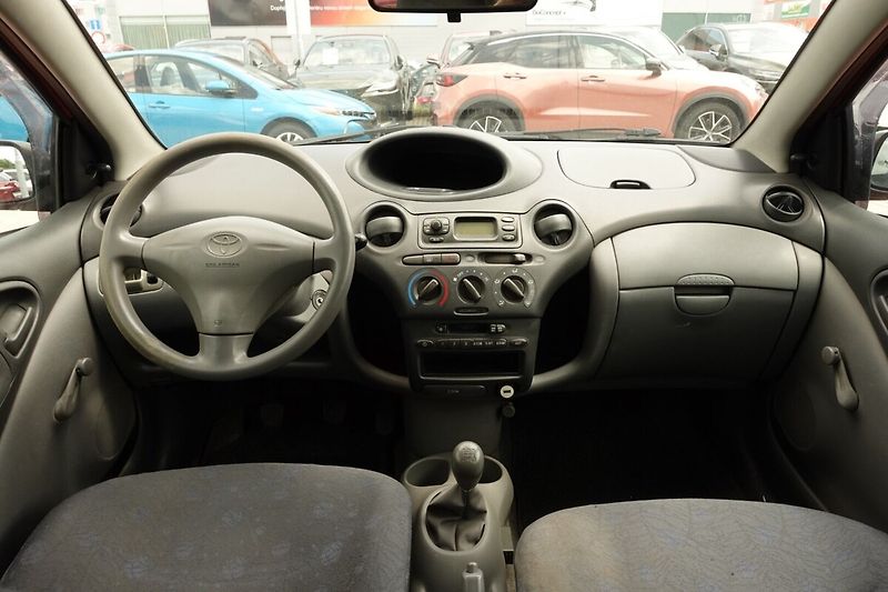 Toyota Yaris 1,0VVTi 50kW - fotka 5 z 6