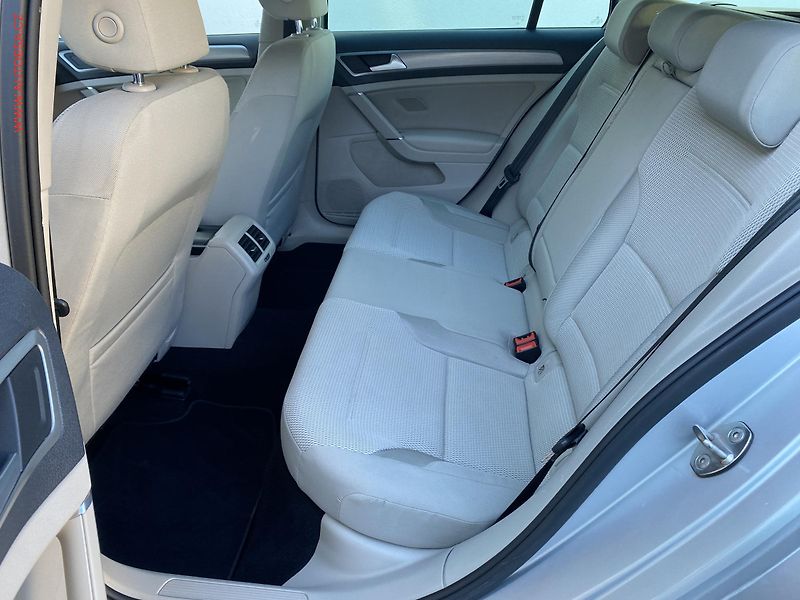Volkswagen Golf (2015) 2.0 TDi, AAC, tempo - fotka 10 z 18