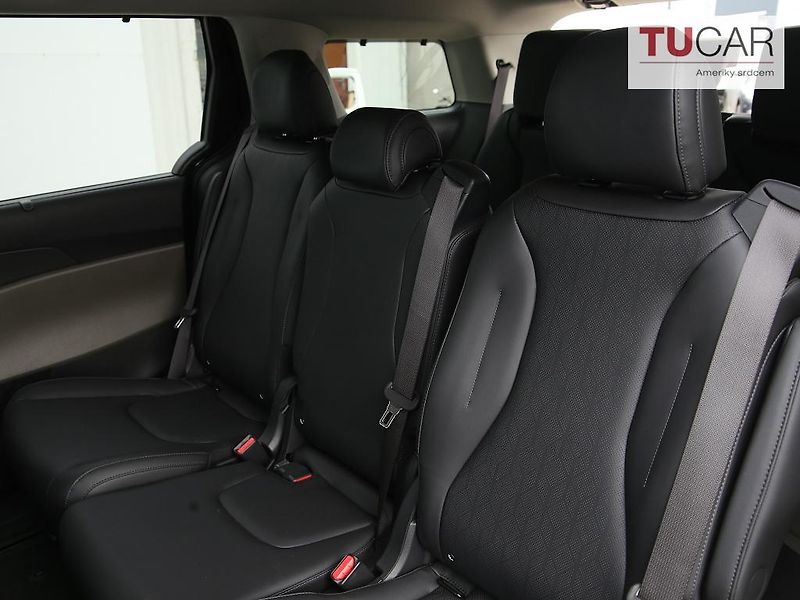 Kia Carnival (2025) 3.5 V6 Benzín Automat 8 Míst  - fotka 31 z 45