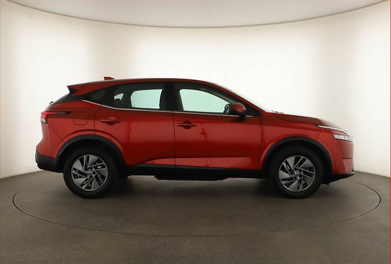 Nissan Qashqai (2021) 1.3 DIG-T - fotka 6 z 13