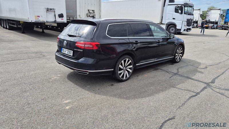 Volkswagen Passat (2018) 2,0 TDi 140 kW - fotka 7 z 19