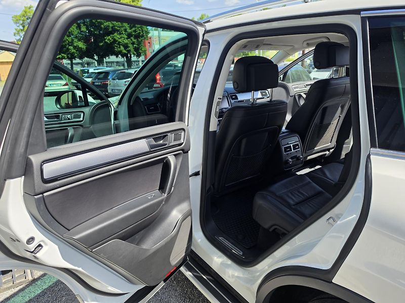 Volkswagen Touareg 3.0 TDI 4Motion Dyn Aud R-Line - fotka 8 z 24