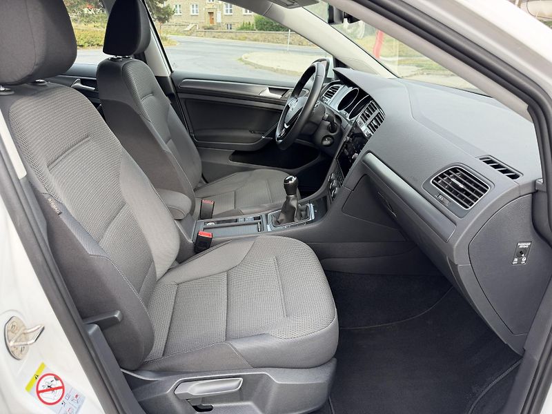 Volkswagen Golf Combi VII 1,6 TDi/85kW - fotka 49 z 66