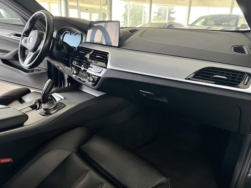 BMW Řada 5 530i xDrive*M-SPORT*REZERVACE! - fotka 11 z 42