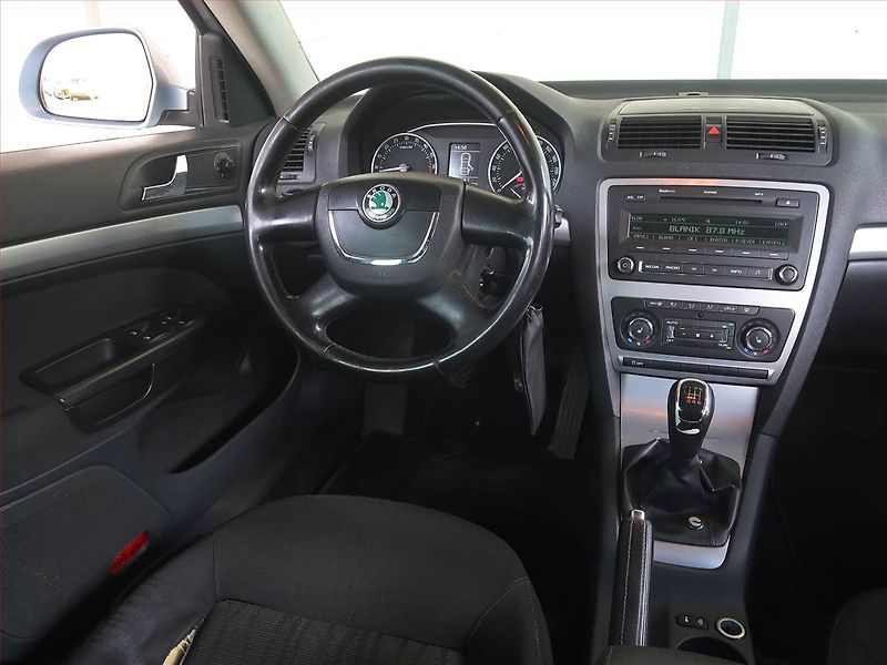 Škoda Octavia (2010) 2.0 TDI, nová STK, slušný stav - fotka 7 z 15