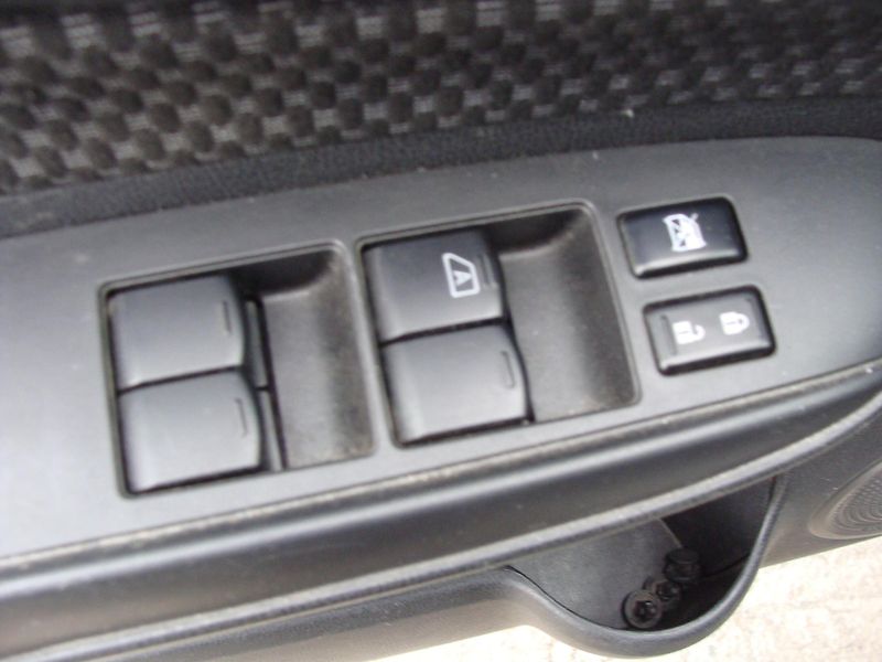 Nissan Note 1.5 DCi, 66 kW, klimatizace - fotka 10 z 23