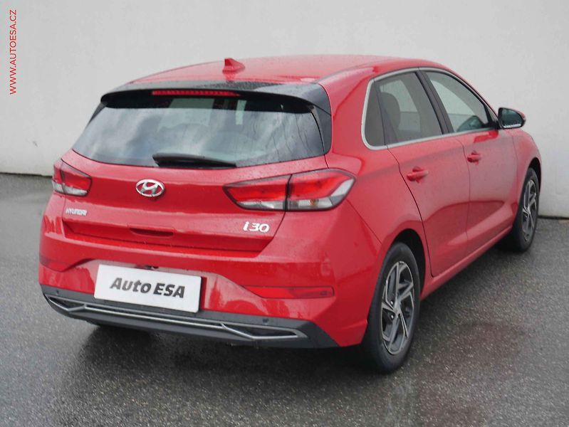 Hyundai i30 (2022) 1.5DPi, 1.maj,ČR, servis - fotka 4 z 16