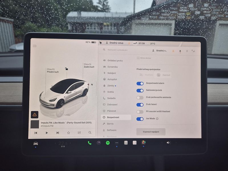 Tesla Model 3 STANDART RANGE 208kw SOH 93,6% - fotka 28 z 47