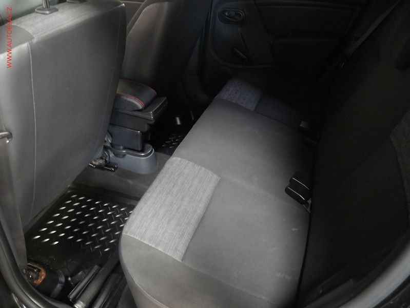 Dacia Duster (2011) 1.6i, ČR, AC - fotka 10 z 17