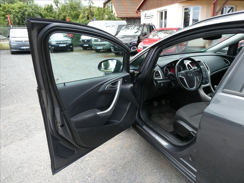 Opel Astra 1,4 88kW 2x kola, 2.majitel - fotka 15 z 38