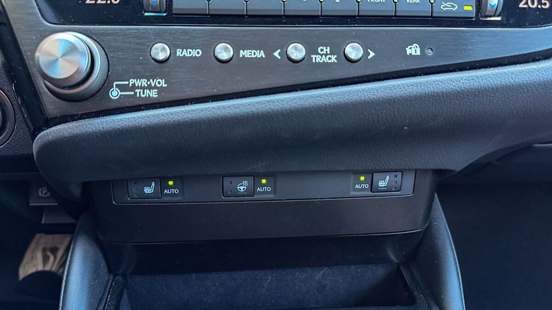 Lexus ES 300h 300H 2,5 HEV BUSINESS EDITION - fotka 14 z 25