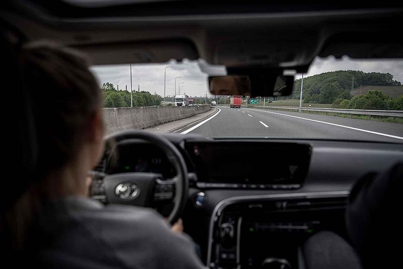 Auto na vodíkový pohon Toyota Mirai druhé generace, 18. května 2023, Ostrava.