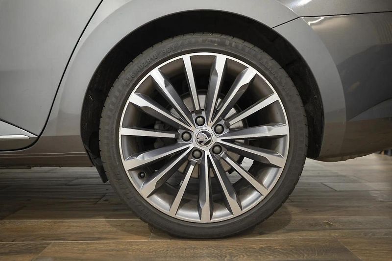 Škoda Superb 2.0 TDI 147 kW 4x4 L&K - fotka 35 z 38