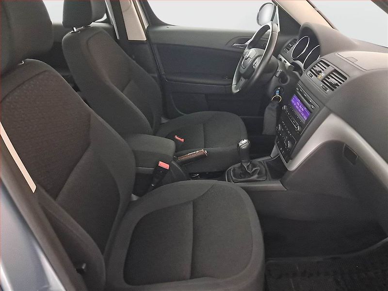 Škoda Yeti (2010) 1.8 TSI, 4X4, Xenony - fotka 9 z 18
