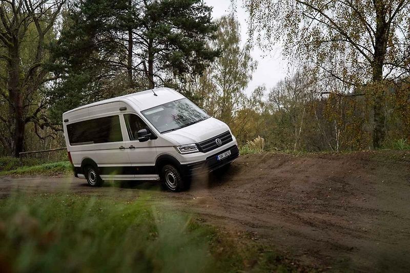 Na stejnou terénní trať se při prezentaci vydávaly auta VW z nejrůznějších kategorií.