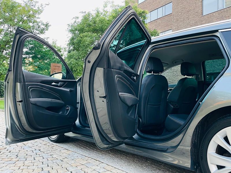 Opel Insignia 2.0CDTi MAN SERVISKA TAŽNÉ LED - fotka 22 z 55