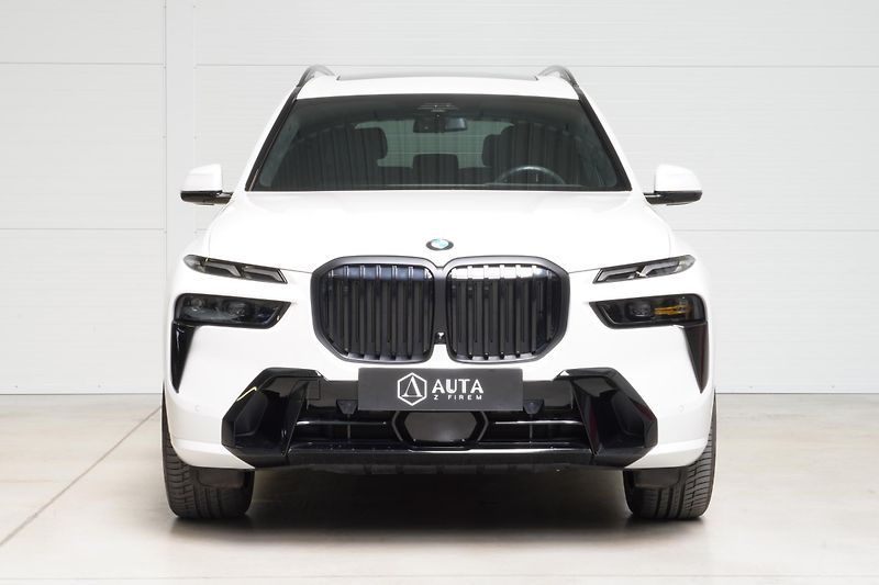 BMW X7 Xdrive40i,Mpaket,ČR,Iconic-G - fotka 2 z 49