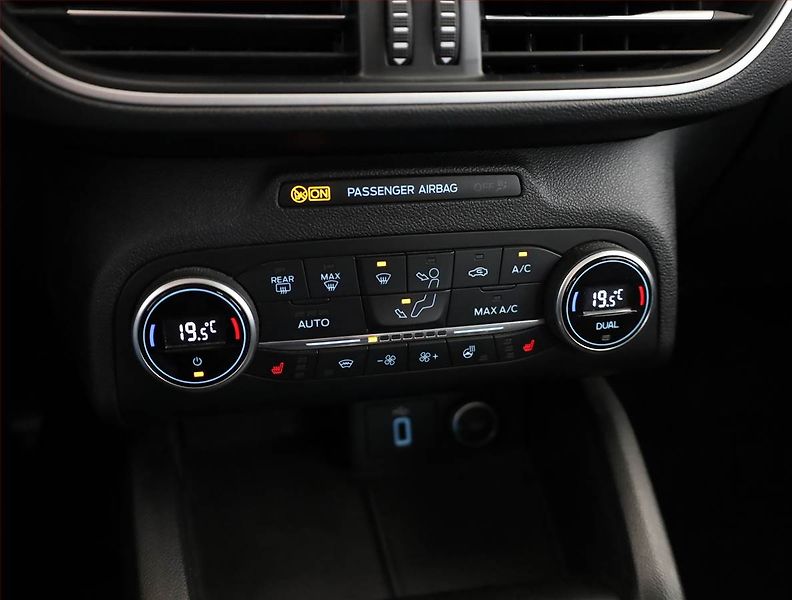 Ford Focus (2018) 1.0 EcoBoost, Serv.kniha, Navi - fotka 10 z 17
