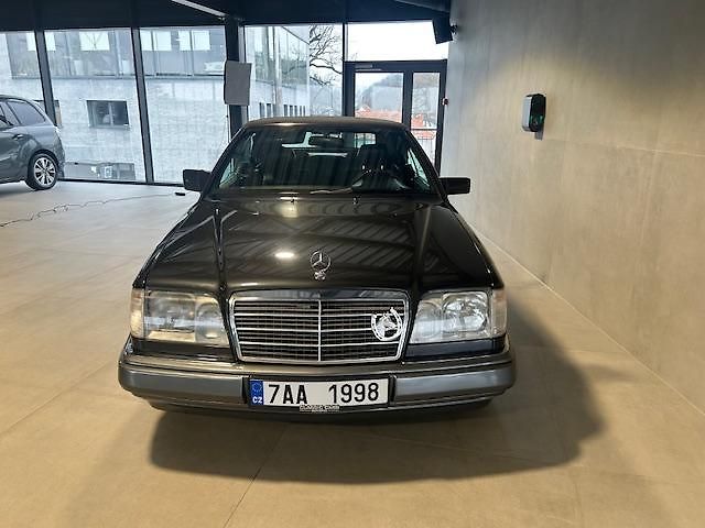 Mercedes-Benz 124 (1995) E320 24V kabriolet - fotka 4 z 28