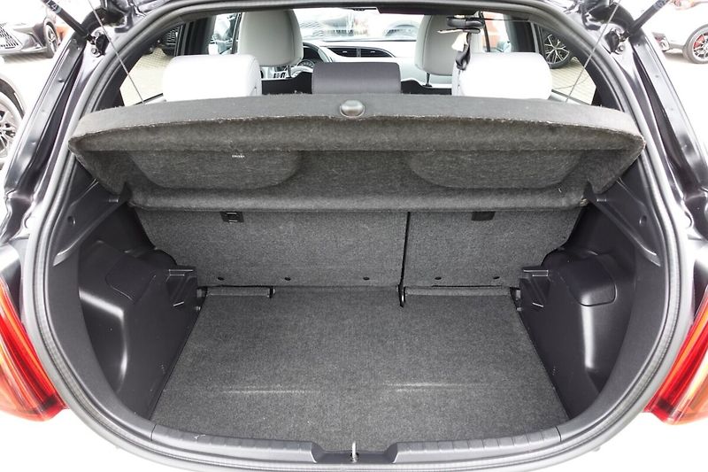 Toyota Yaris 1.33 VVT-i Multidrive S Bi-ton - fotka 13 z 28