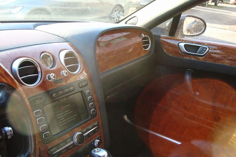 Bentley Continental Flying Spur (2006) 6.0 V12 TwinTurbo - fotka 34 z 54