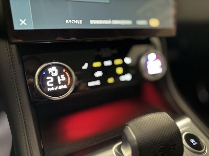 Jaguar F-Pace (2022) 5.0 SVR REZERVOVÁNO  - fotka 20 z 53