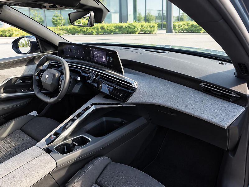 Peugeot 5008 (2025) ALLURE hybrid eDCS6 7míst 1maj - fotka 6 z 36