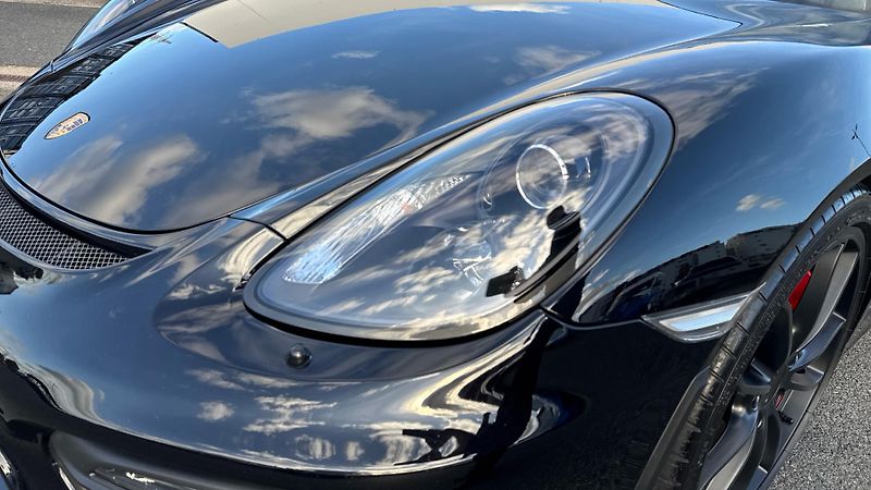 Porsche Cayman GT4 - fotka 13 z 30