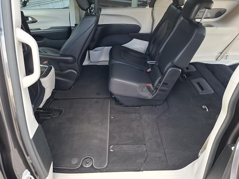 Chrysler Pacifica (2018) 3,6L,Top výbava, REZERVACE - fotka 20 z 44