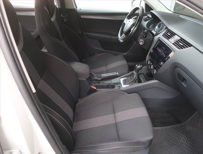 Škoda Octavia (2018) Style 1.5 TSI, Automat, Navi - fotka 9 z 21