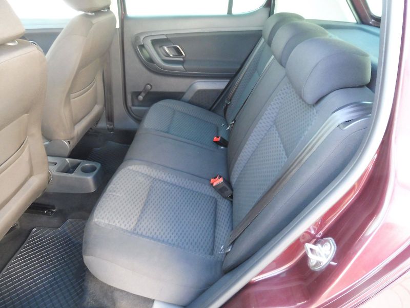 Škoda Fabia (2011) Ambiente 1,2 TSI 63kW - fotka 13 z 21