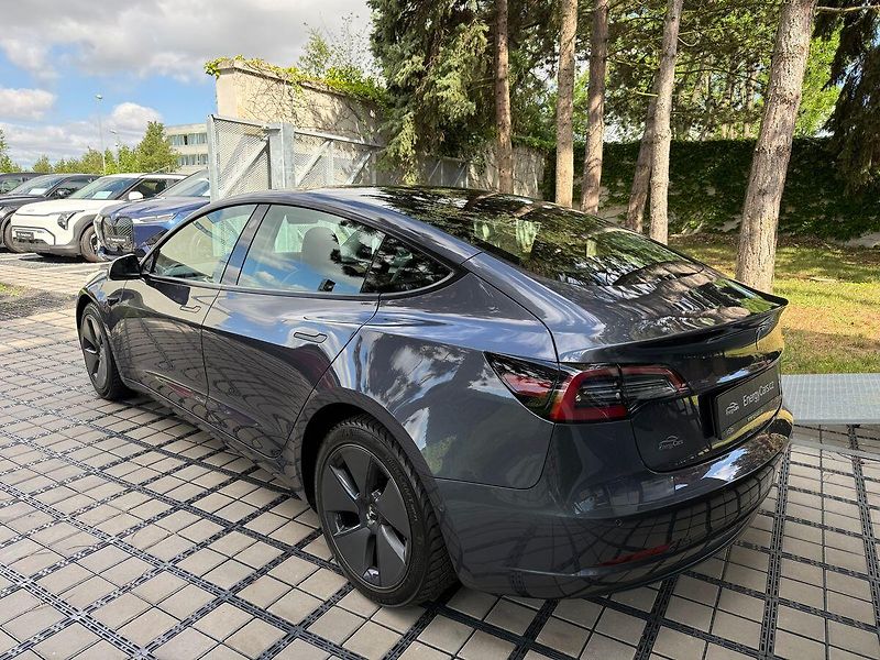 Tesla Model 3 Long Range AWD - fotka 4 z 41
