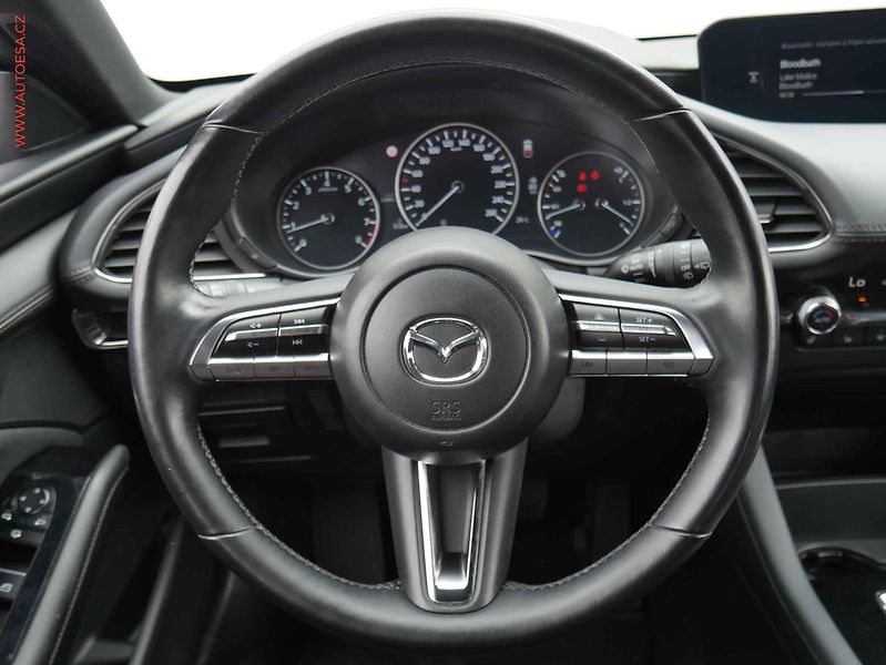 Mazda 3 (2022) 2.0 Skyactiv-G, 1.maj,ČR, AC - fotka 11 z 22