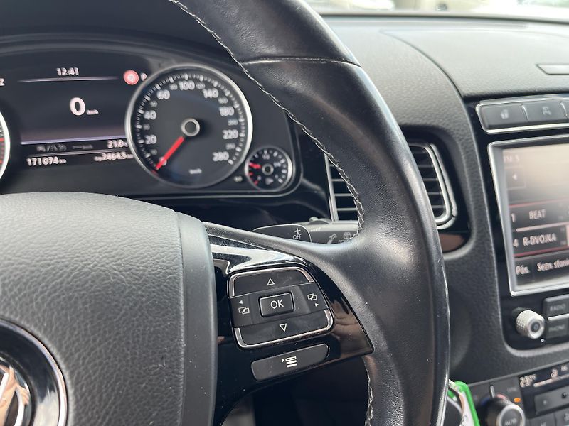 Volkswagen Touareg (2018) 3.0TDi V6 193kW R-line 4MOTTIO - fotka 14 z 24