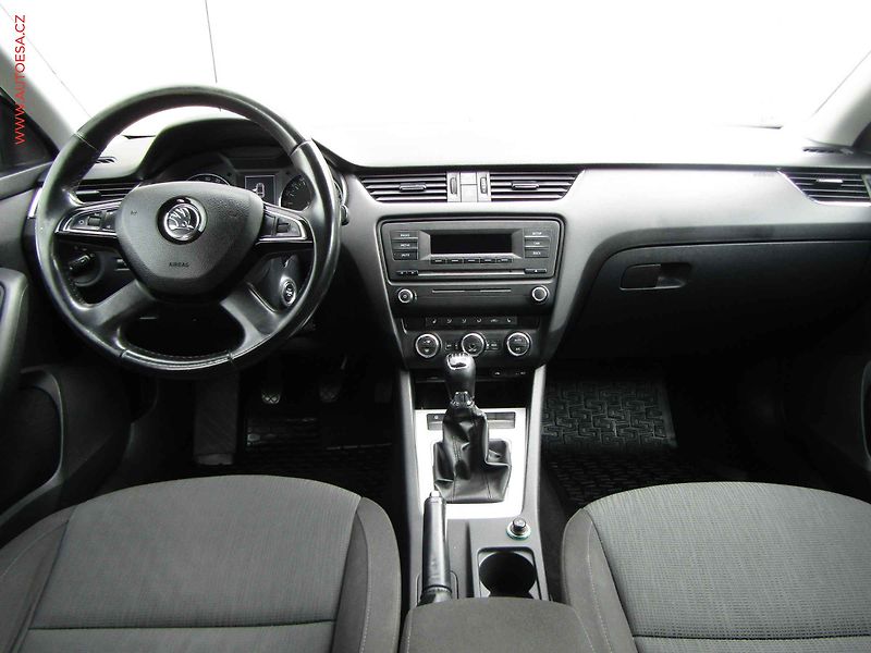 Škoda Octavia (2013) 1.6 TDi, ČR, servis.kniha - fotka 8 z 19