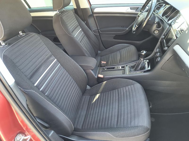 Volkswagen Golf (2014) 1.2 TSI 63KW 4-VÁLEC Z ŘEMENEM - fotka 22 z 66