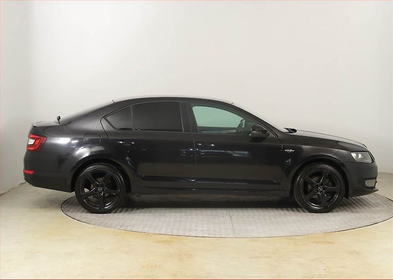 Škoda Octavia (2013) 1.4 TSI, Xenony, Tempomat - fotka 6 z 18