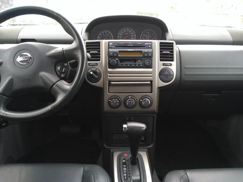 Nissan X-Trail 2,5i AWD /121 kW/ Automat - fotka 6 z 37