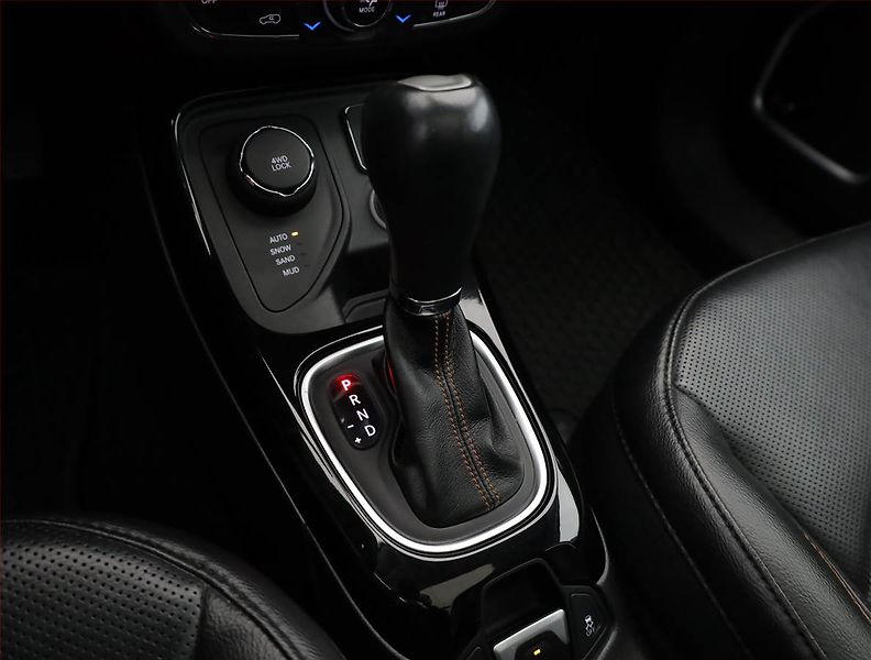 Jeep Compass (2019) 1.4 MultiAir, 4X4, Automat - fotka 12 z 21