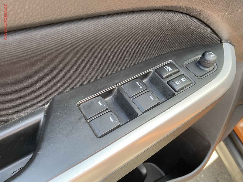 Suzuki Vitara (2018) 1.6i, 2.maj,ČR, AC, výhřev - fotka 13 z 15