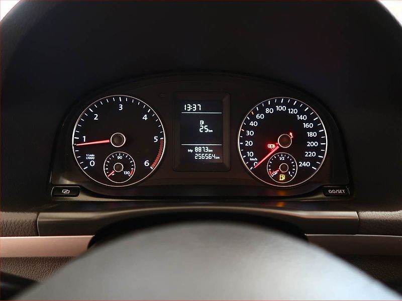 Volkswagen Touran (2012) 1.6 TDI, Serv.kniha, Tempomat - fotka 11 z 15