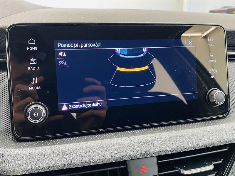 Škoda Scala 1,0 TSI 85kW Selection - fotka 12 z 22