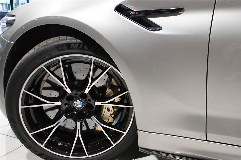 BMW M5 Competition 460kw CZ/adLED/B&W - fotka 8 z 32