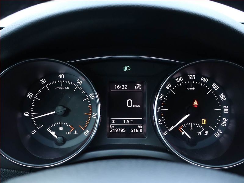 Škoda Superb (2014) 1.4 TSI, ČR,1.maj, Xenony - fotka 9 z 15