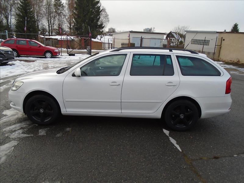 Škoda Octavia 1,6 - fotka 8 z 25