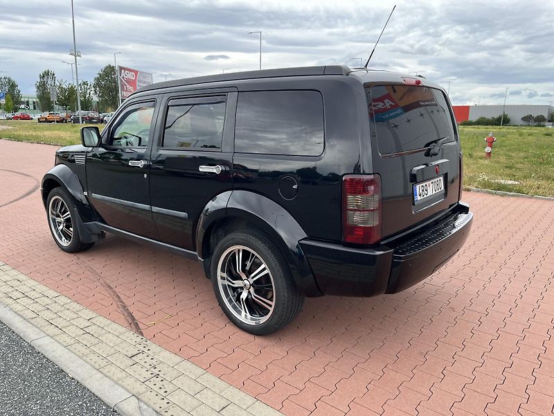 Dodge Nitro 2.8 CRD 4x4 Automat - fotka 7 z 27
