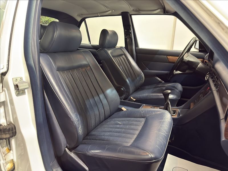 Mercedes-Benz Třídy S 3,0   SE 300 W126 V6 ŠPANĚLSKO - fotka 21 z 37