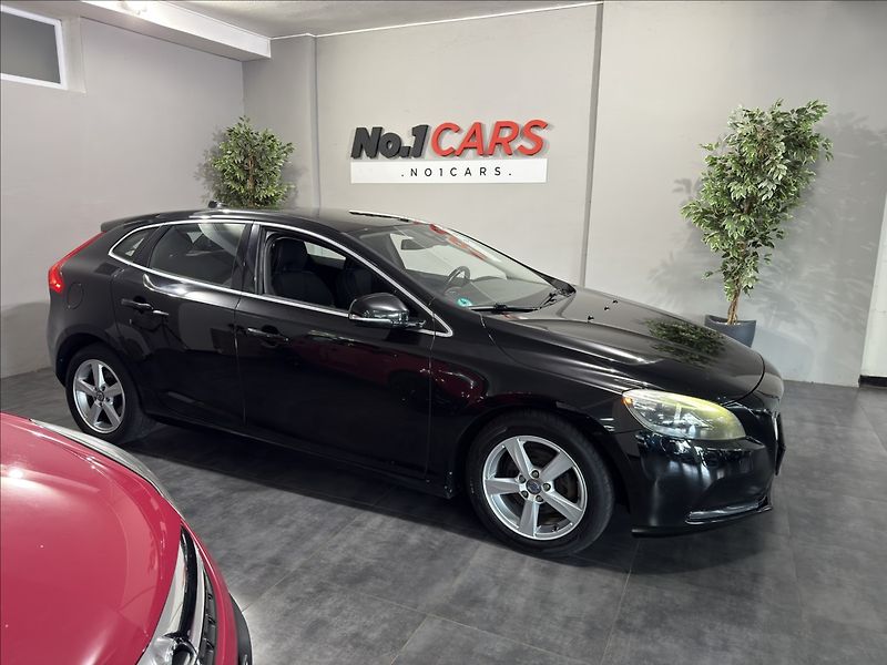 Volvo V40 1,6   D2 MOMENTUM BI-XEN VÝHŘE - fotka 34 z 42