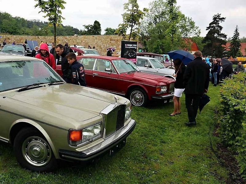 Sraz luxusních vozů Rolls-Royce a Bentley.